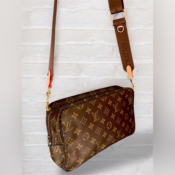 Louis Vuitton Monogram Clutch Crossbody - Picture 6 of 15